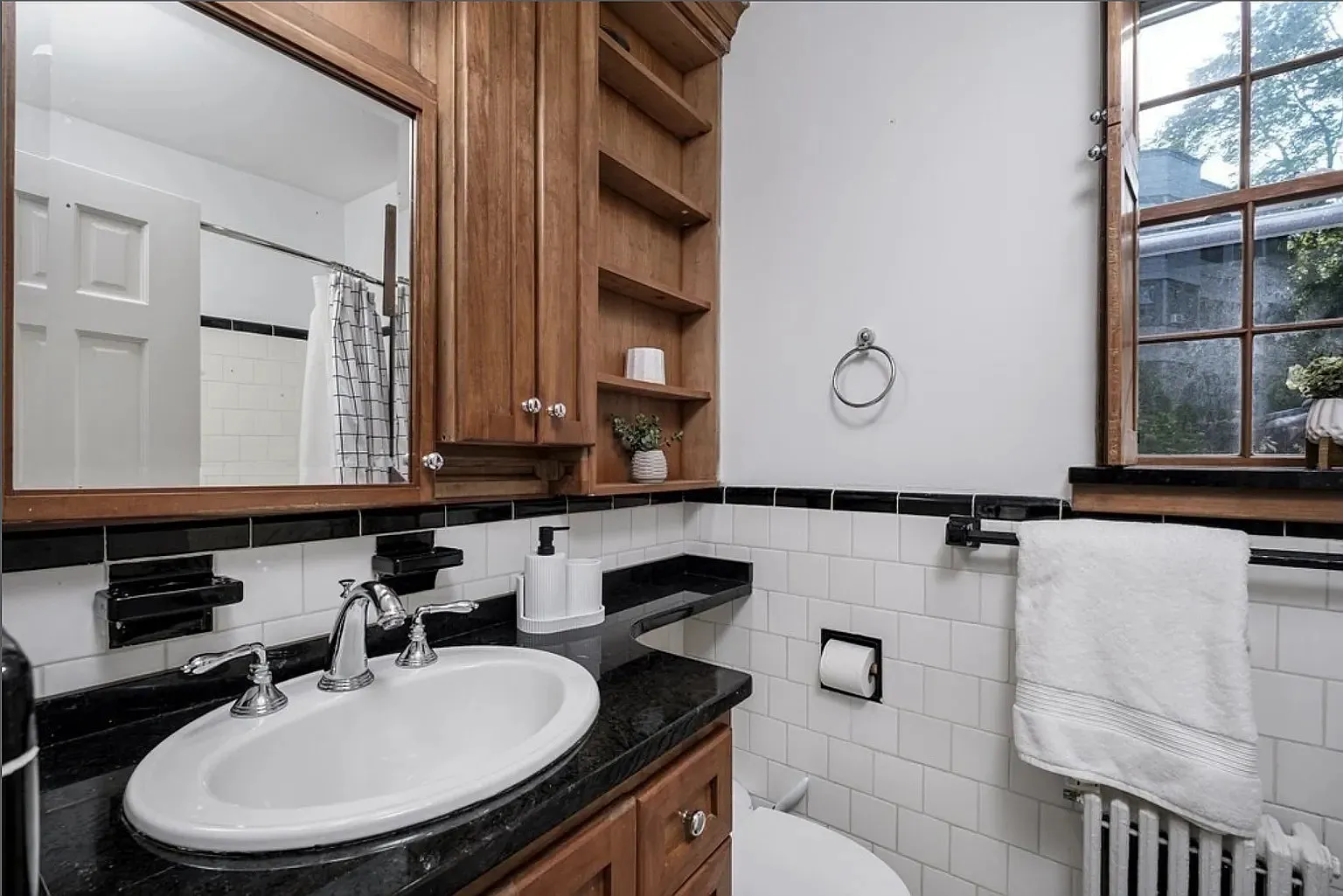 35 Commonwealth Ave — Photo 3