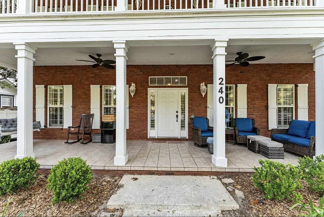 4 bed, 2837 sqft, $4,199 — Photo 4