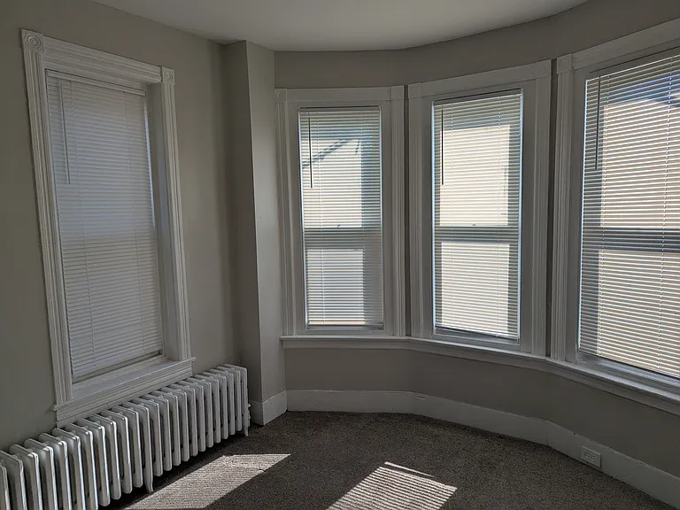 950 N Saint Bernard St — Photo 3