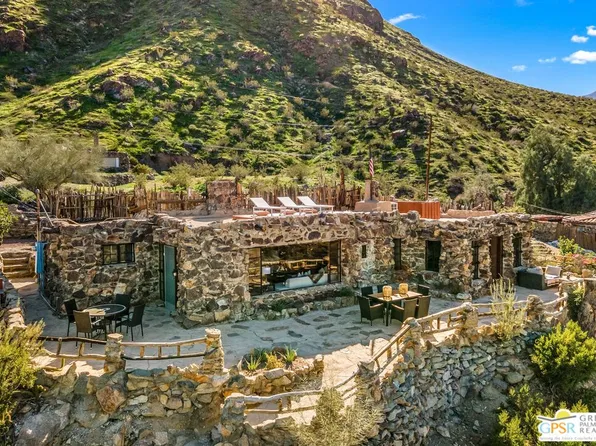 2550 S Araby Dr, Palm Springs, CA 92264