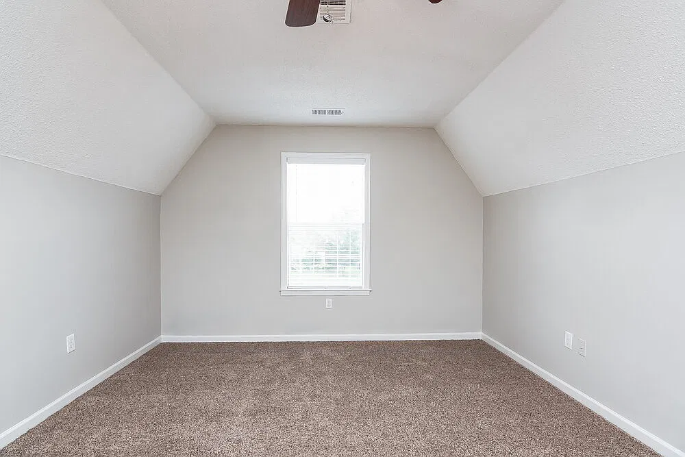 4 bed, 2.0 bath, 2077 sqft, $2,145 — Photo 3