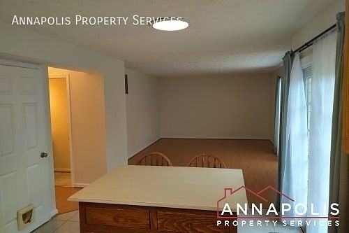 5th image of 709 Rock Elm Ct