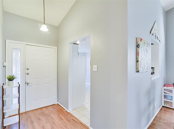 3rd image of 7521 Creekfall Dr