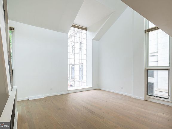 2nd image of 14 Saint James Ct
