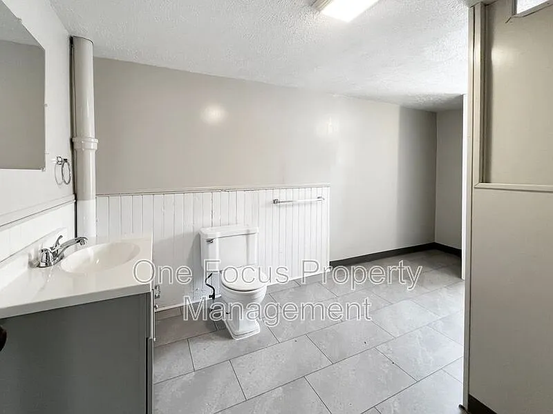 4 bed, 2.0 bath, $1,195 — Photo 2