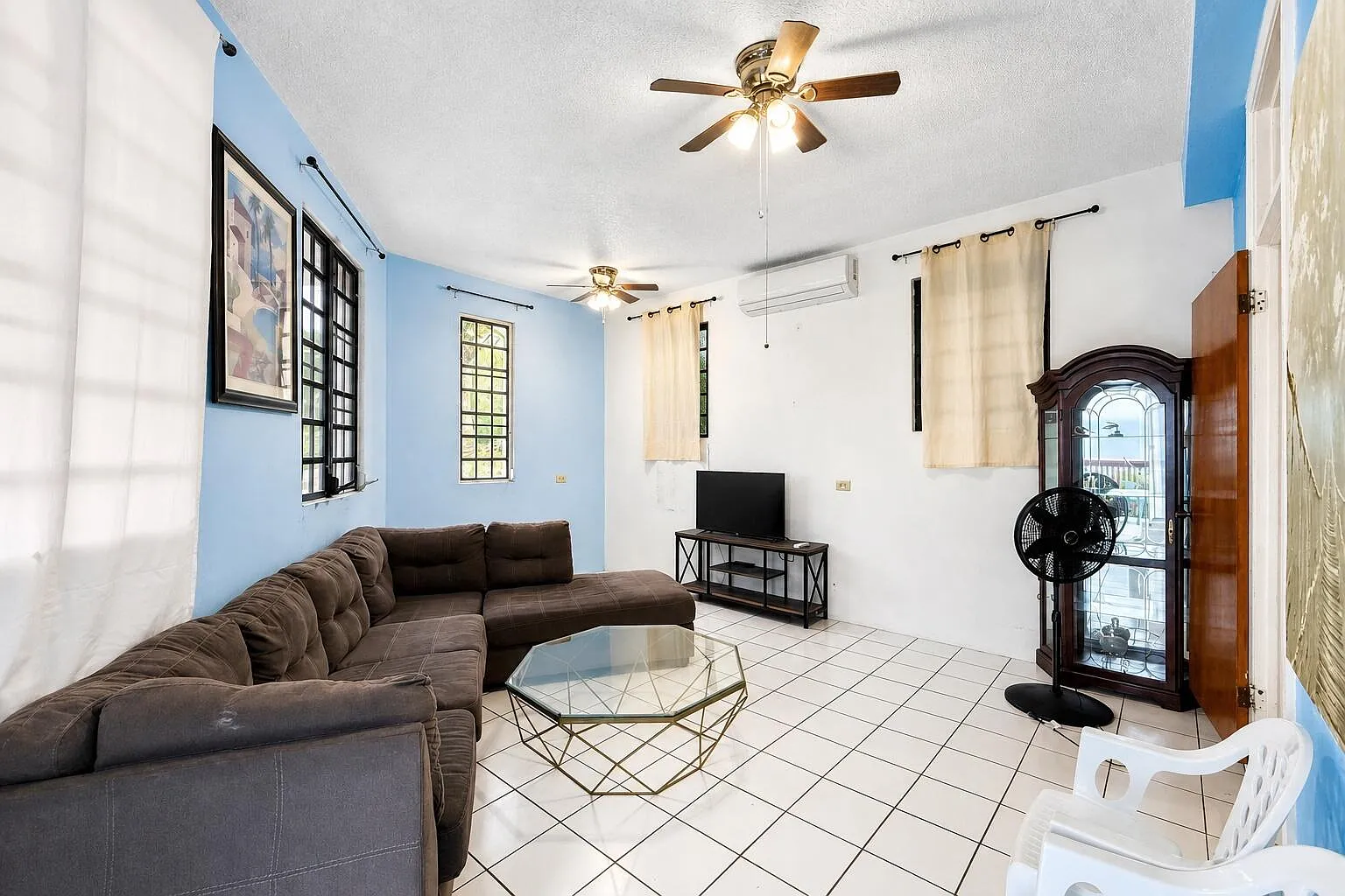 2 bed, $3,000 — Photo 1