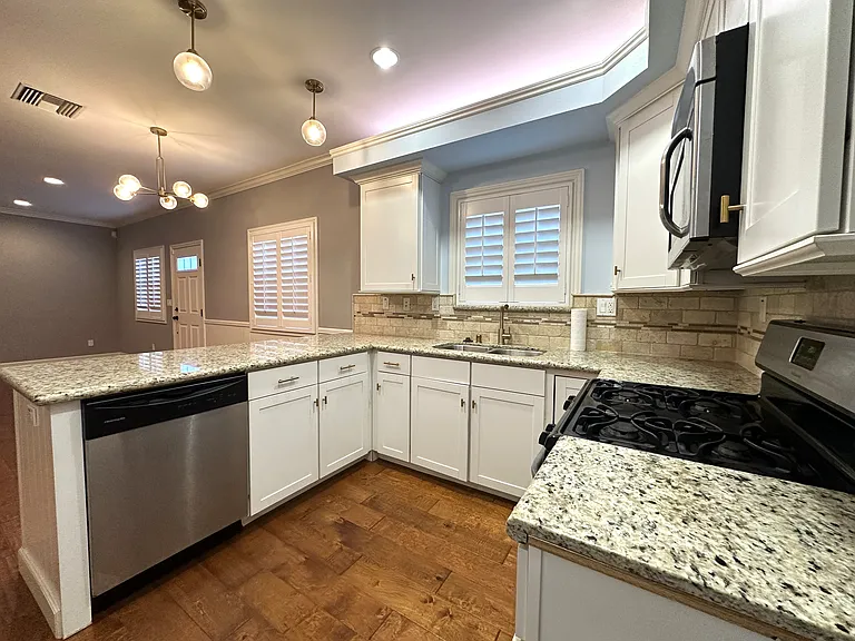 1833 Cabrillo Ave — Photo 4