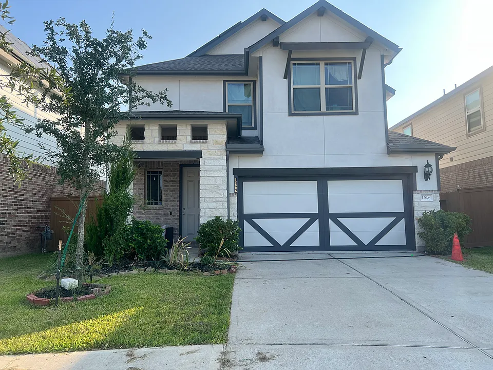 12806 Crombie Dr