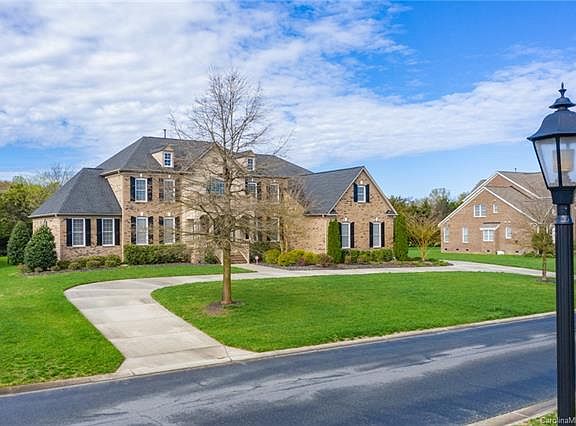 4th image of 852 Wandering Way Dr