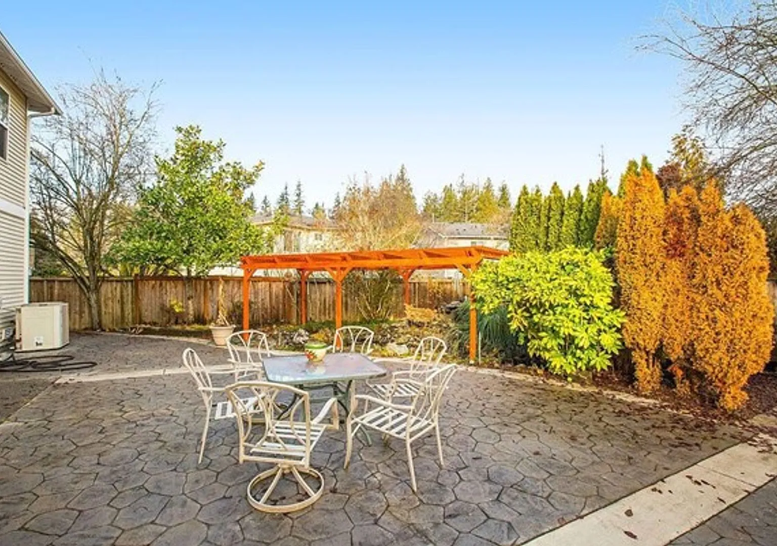 Spacious Amazing 6 bed in Fairwood! — Photo 3