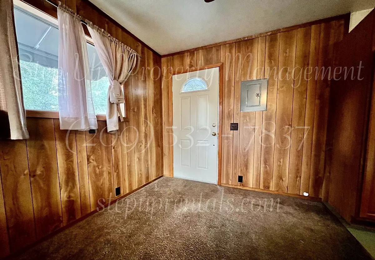 Building Photo - 20675 Lower Hillview Dr