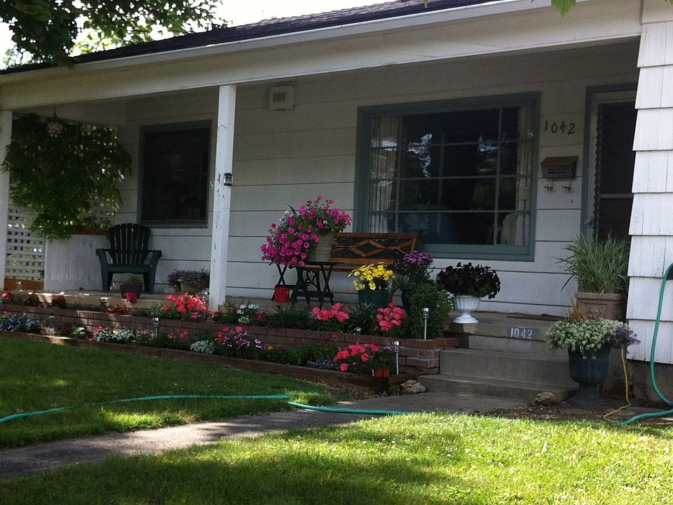 1st image of 1042 Mount Pitt Ave
