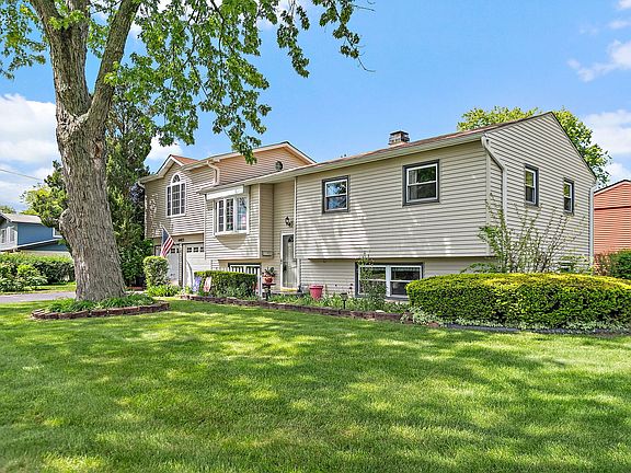 2nd image of 4403 Maple Ct