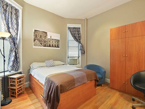 2nd image of 126 W 96th St APT 1F