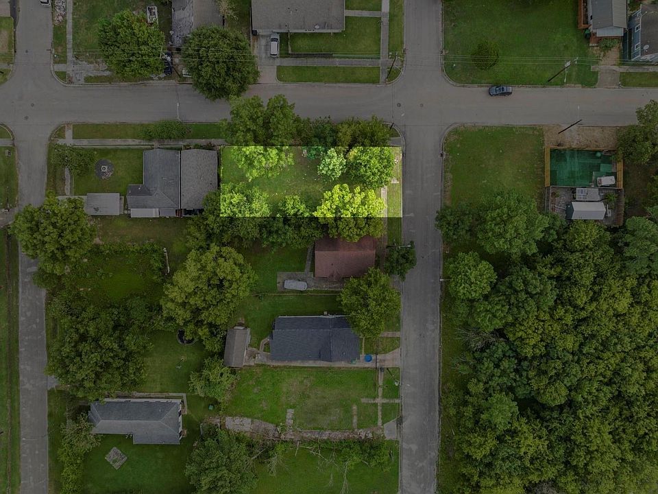 2nd image of 1919 Hailey St