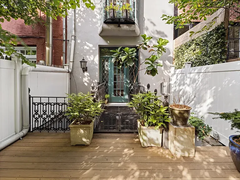 446 W 22nd St #GARDEN — Photo 8