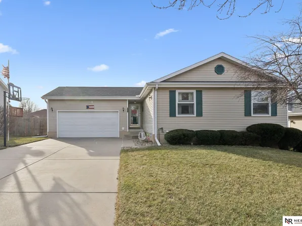 2241 Philadelphia Dr, Lincoln, NE 68521