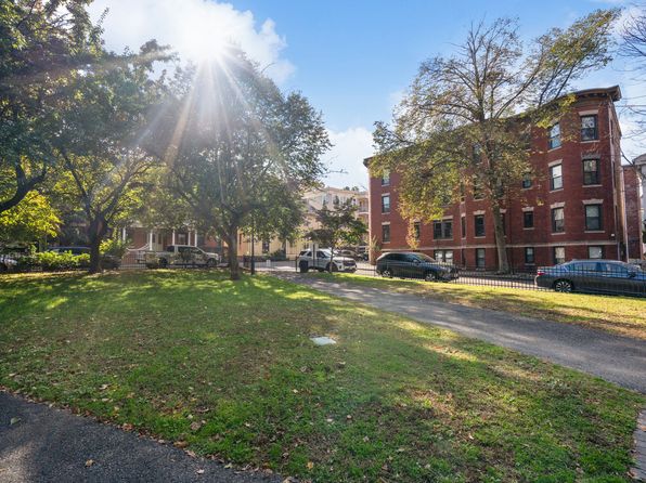 26 Linden Pl APT 3