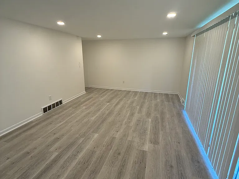 30 Charter Oaks Dr #4 — Photo 7