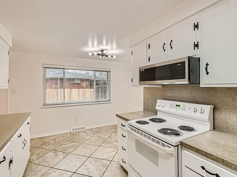 3231 Ammons Ct — Photo 17