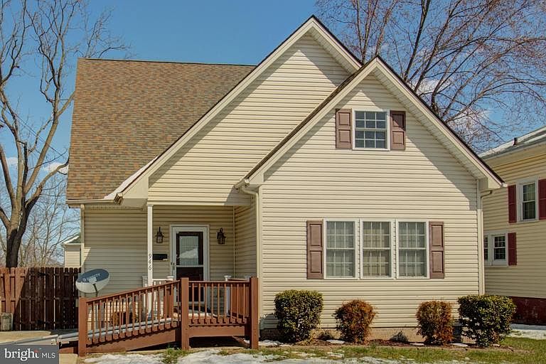 1st image of 946 Woodland Ave