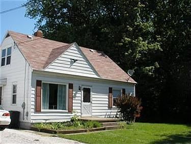 2nd image of 721 Thoreau Ave