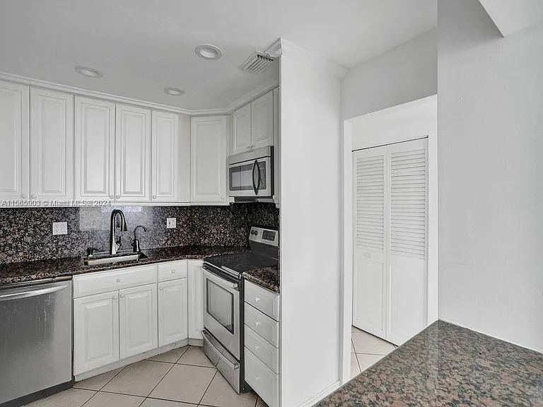 300 Bayview Dr #906 — Photo 21