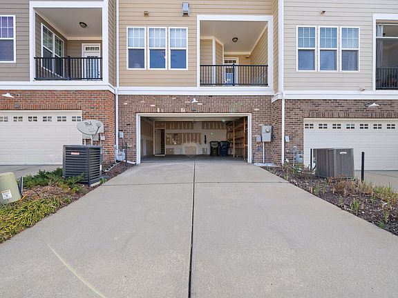 3rd image of 10119 Glen Autumn Rd