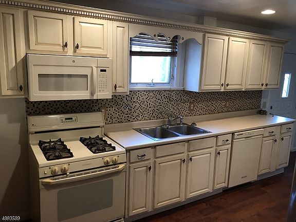 5th image of 167 Jerome Pl