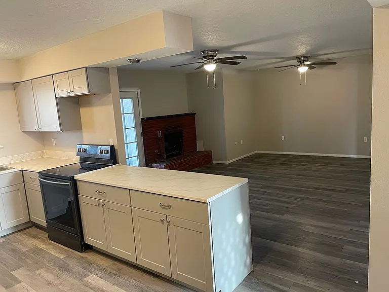 4001 Wellesley Dr NE — Photo 11