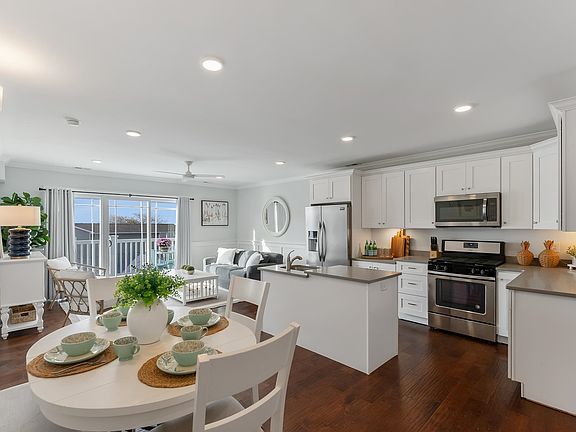 5th image of 8515 Landis Ave #302
