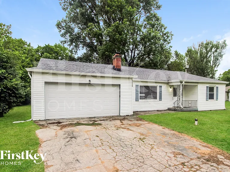 5614 N Victoria Dr — Photo 2
