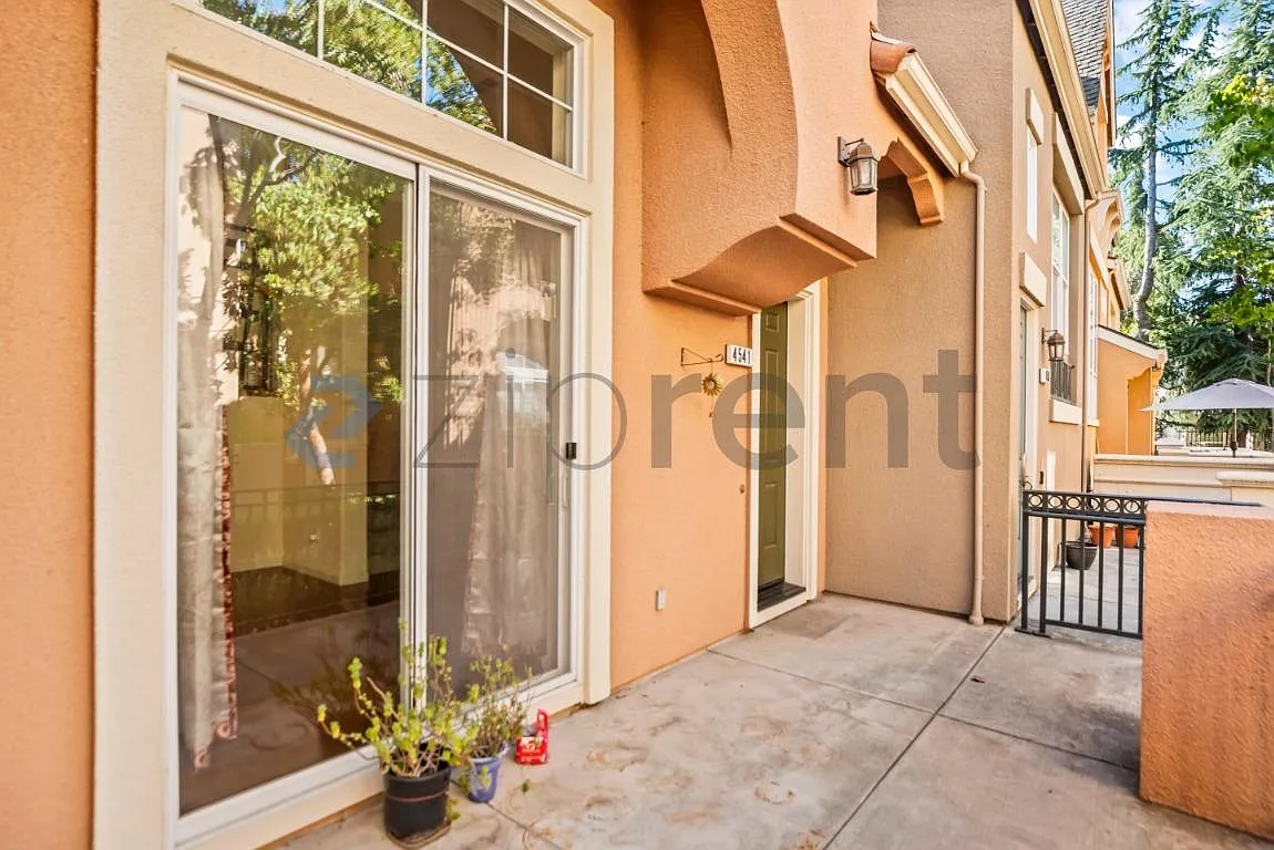 3 bed, 2.5 bath, 1700 sqft, $4,985 — Photo 4