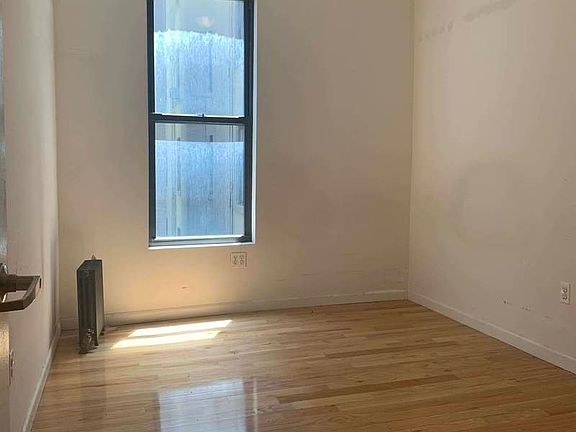 3rd image of 3 W 108th St #One5