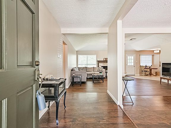 5th image of 1104 Lost River Dr