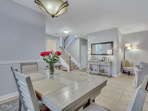 3rd image of 27 Ironwood Circle