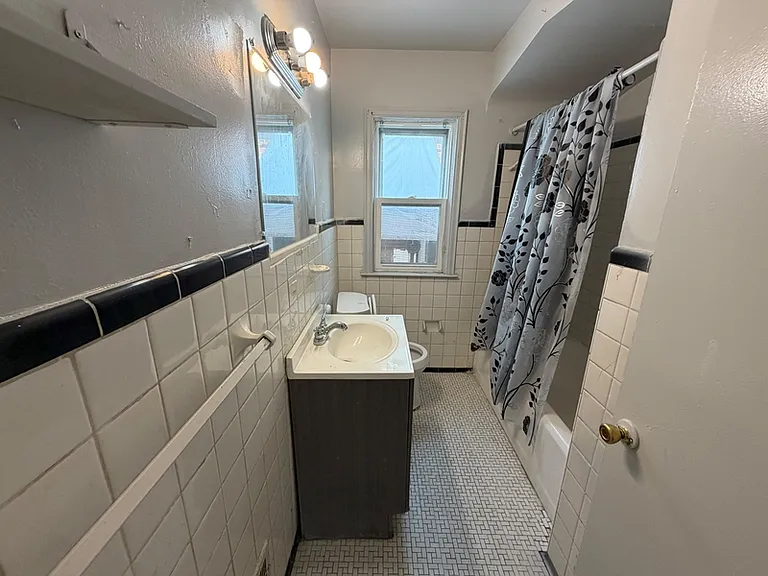 15819 Eastwood St — Photo 7