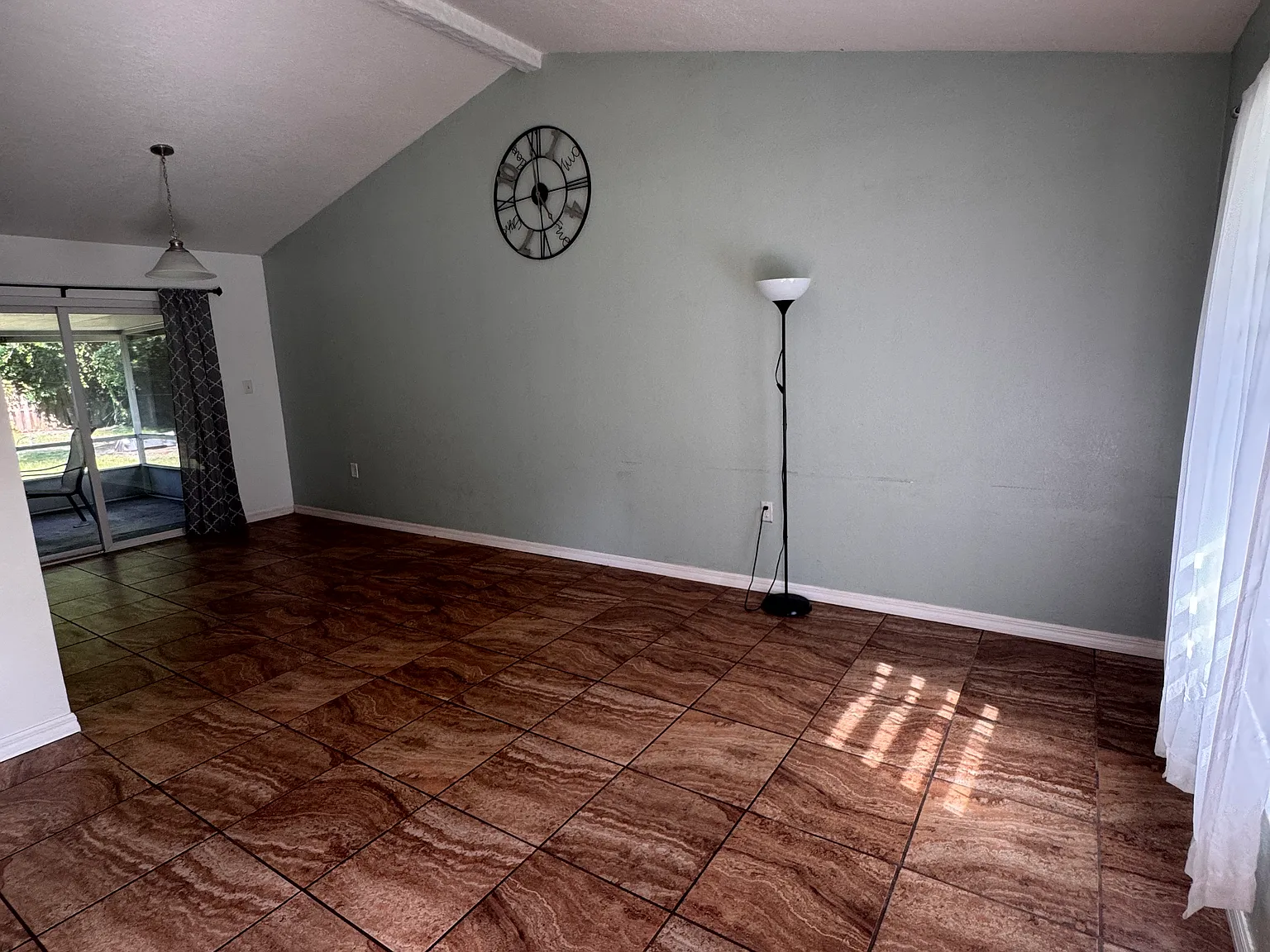 3 bed, 960 sqft, $1,800 — Photo 4