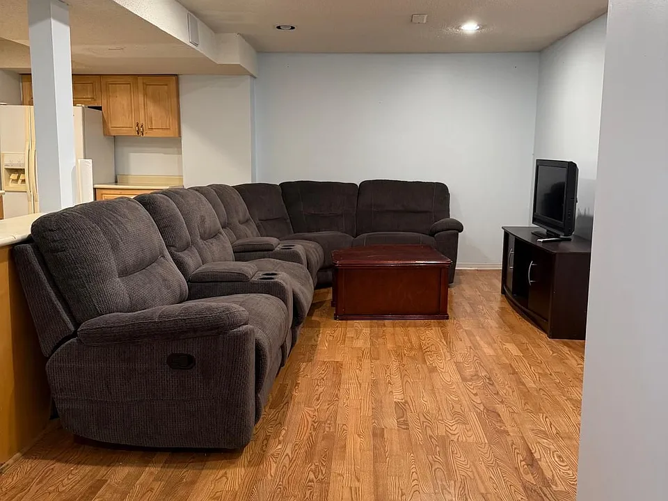 4289 Radisson Cres #BASEMENT