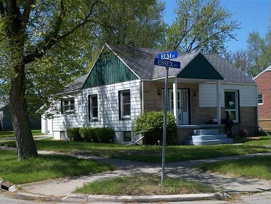 2nd image of 1908 Essex St