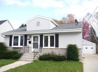1025 Hawthorne St, Two Rivers, WI 54241