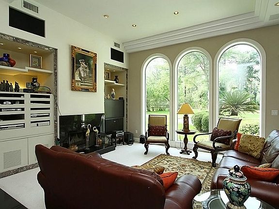 Spacious family room area features a spacious entertainment/TV niche with built-in shelving, a 2nd media niche, also with shelving & recessed lighting, majestic fireplace, surround sound, & neutral carpet. Perfect for casual relaxation!