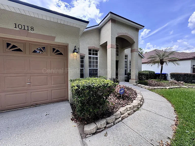 10118 Shortwood Ln — Photo 2