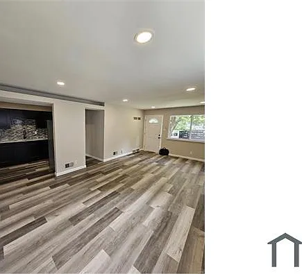 10750 Glen Garry Rd — Photo 2