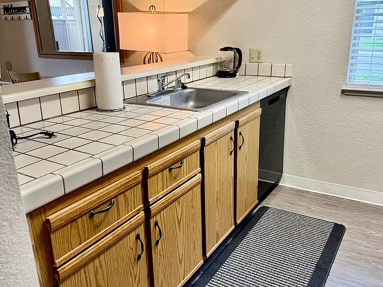Hollister Apartment Complex — Photo 16