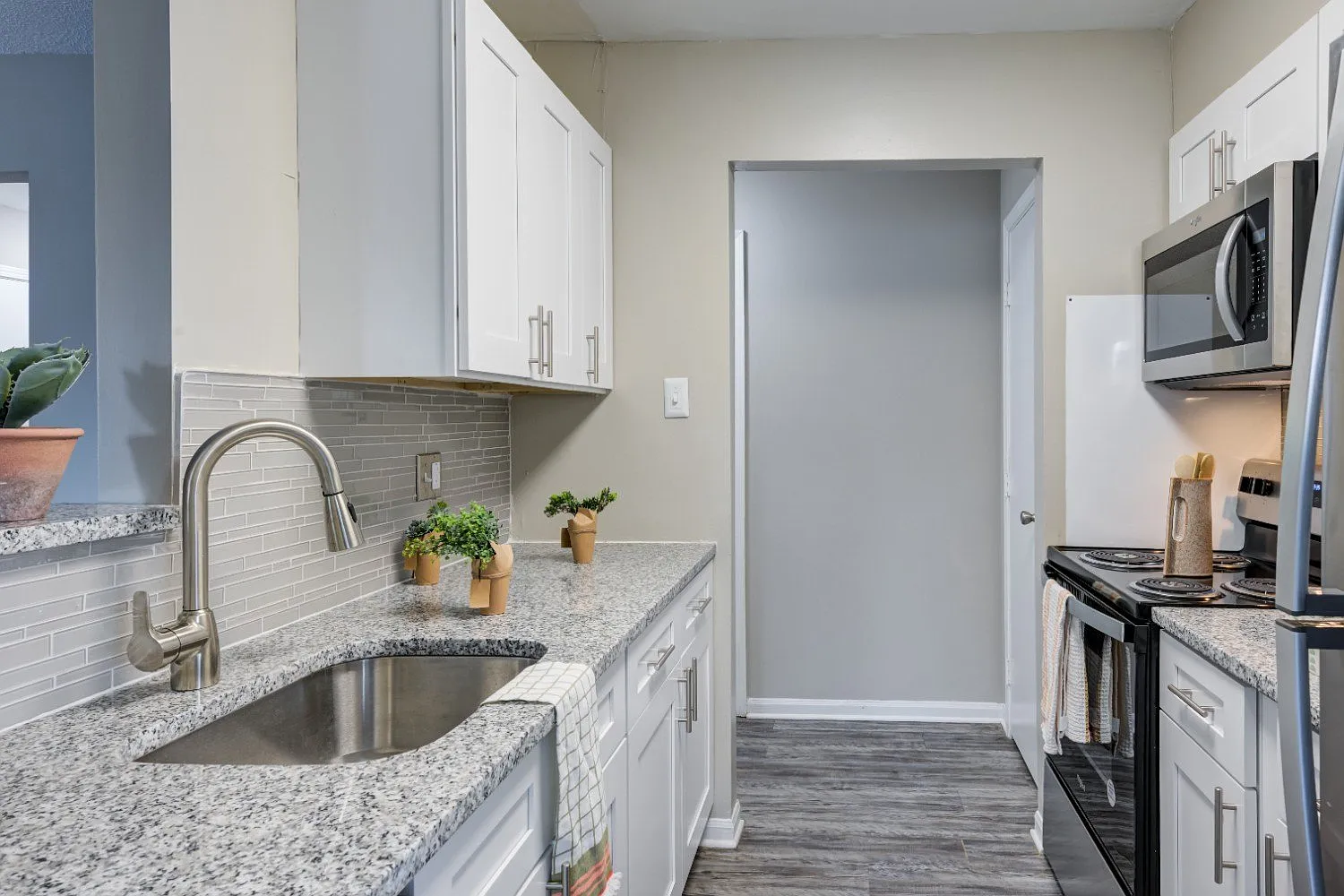 The Elliott at College Park Apartment Homes — Photo 2