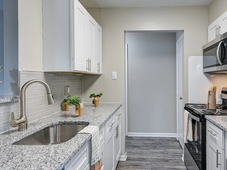 The Elliott at College Park Apartment Homes — Photo 2