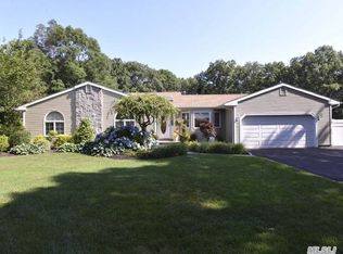 7 Hope Pl, Saint James, NY 11780