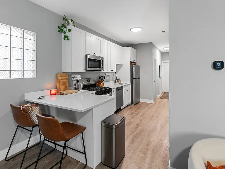 452 N May St #CH1 — Photo 4