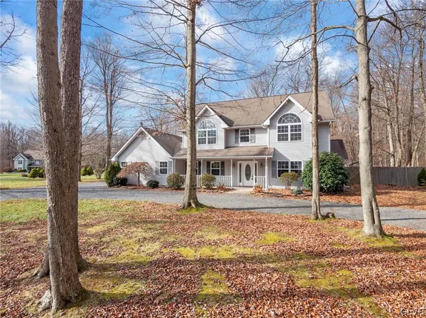 221 Annette Marie Dr, Long Pond, PA 18334